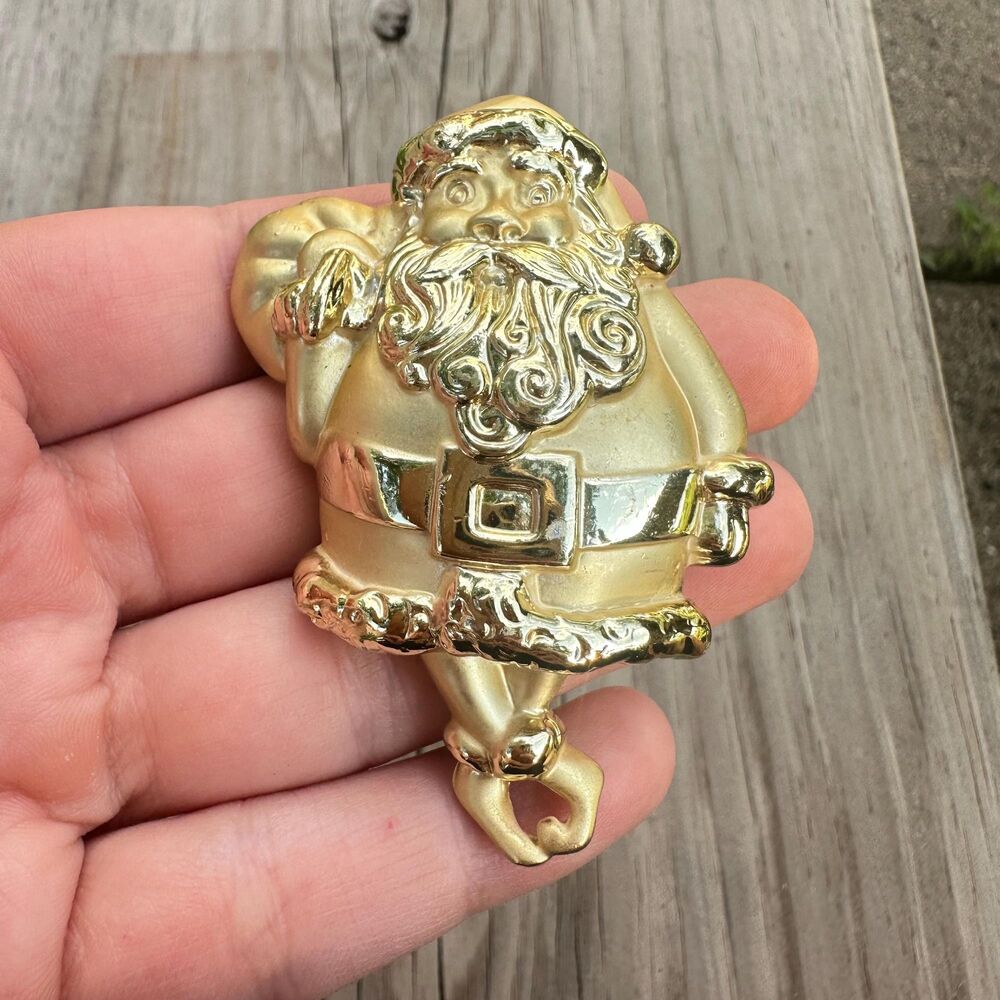 Vintage 1980s AJC Gold Tone Santa Claus Christmas Musical BROOCH With Music work